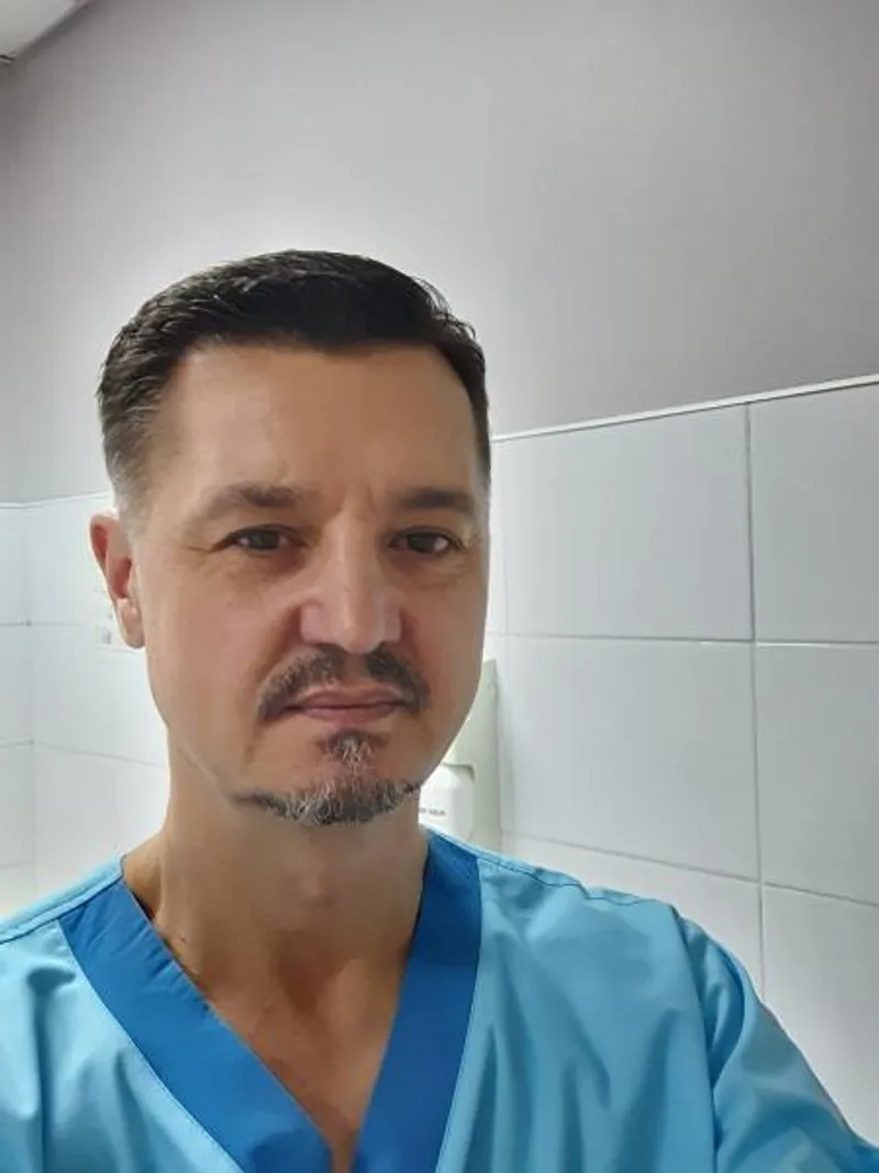 Уролог - це спеціаліст, який лікує захворювання сечового міхура, сечовипускного каналу, нирок, наднирників, передміхурової залози у чоловіків. Якщо ви помітили неприємні симптоми з боку сечовидільної системи не відкладайте візит до лікаря. В клініці Персомед на Троєщині ви зможете отримати консультацію досвідченого уролога в Києві, здати аналізи та зробити УЗД. Бережіть себе та будьте здорові!