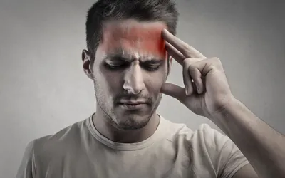 Почему болит голова и когда нужно бить тревогу?