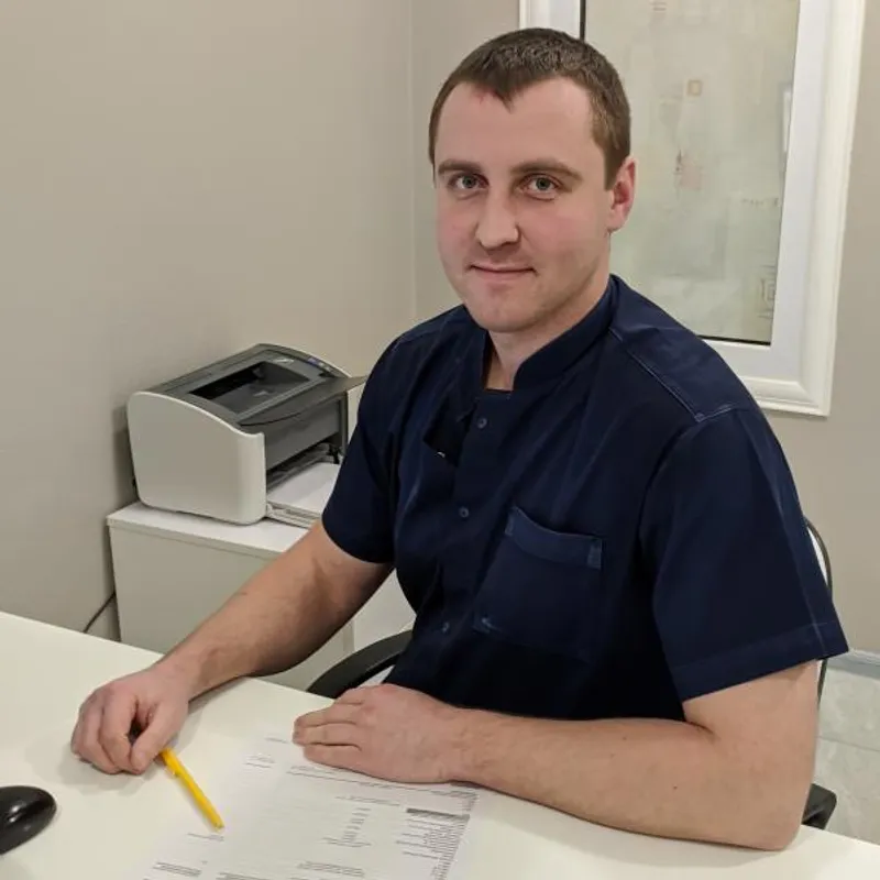 Уролог - це спеціаліст, який лікує захворювання сечового міхура, сечовипускного каналу, нирок, наднирників, передміхурової залози у чоловіків. Якщо ви помітили неприємні симптоми з боку сечовидільної системи не відкладайте візит до лікаря. В клініці Персомед на Великій Васильківський ви зможете отримати консультацію досвідченого уролога в Києві, здати аналізи та зробити УЗД. Бережіть себе та будьте здорові!