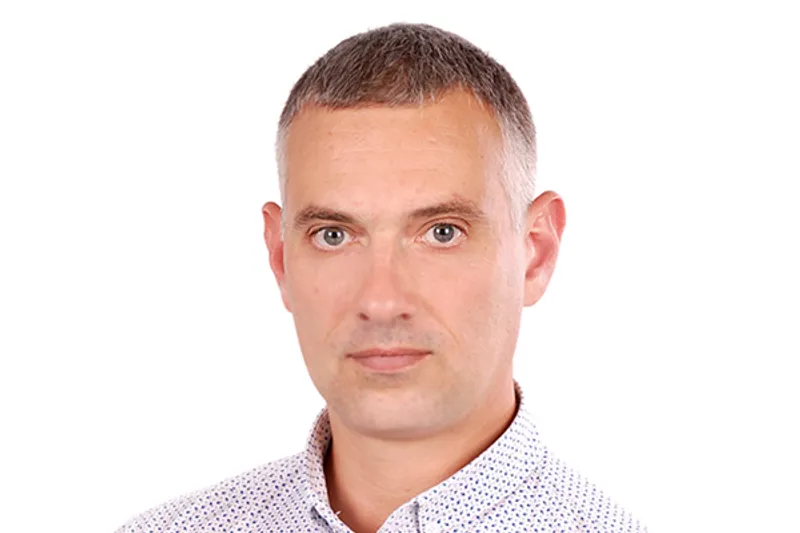 Креатинін виробляється в м'язах у процесі розпаду креатина – з'єднання, що приймає участь в енергетичному обміні у м'язових і нервових клітинах. Здорові нирки відфільтрують креатинін, який залишає організм з сечою. По аналізу крові на креатинін лікарі перевіряють здоров'я нирок та визначають, наскільки добре вони виконують свою роботу. Якщо нирки працюють неправильно, в крові накопичується велика кількість креатиніну.