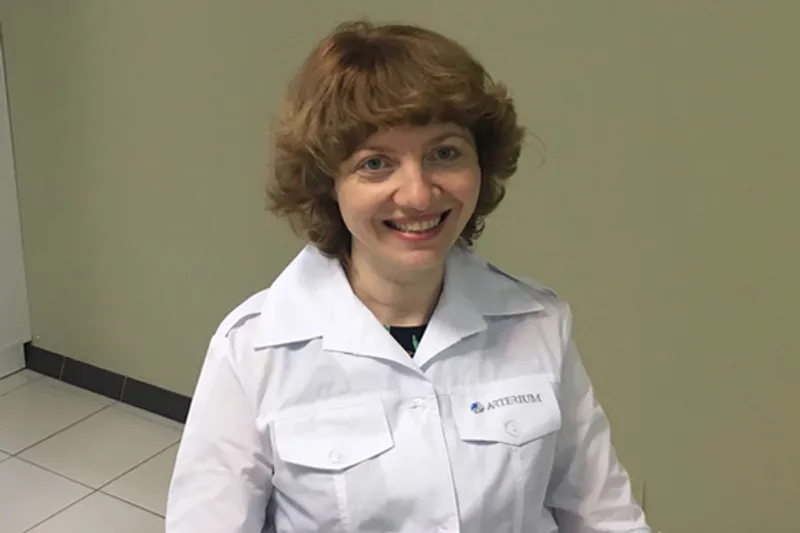 Ендокринолог – це лікар, що спеціалізується на порушеннях, пов'язаних з ендокринними залозами і органами. Залози виробляють гормони, які регулюють практично всі функції – метаболізм (включаючи метаболізм білків, жирів і вуглеводів), зростання і розвиток організма. Головна задача лікаря – відновити нормальний баланс гормонів пацієнта. Якщо вам потрібен добрий ендокринолог в Києві, приходьте до нашого медичного центру.