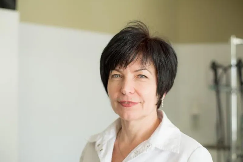 Інфекції, що передаються статевим шляхом (ІПСШ) - на жаль, достатньо розповсюджені у наш час. Багато з даних захворювань можуть не мати яскраво виражених ознак і дуже часто протікають потай, практично безсимптомно - пацієнти можуть їх довгий час не помічати або розцінювати як незначні нездужання. Саме тому ми рекомендуємо проходити щорічний "чек-ап" для оцінки стану здоров'я у лікаря гінеколога або уролога. 